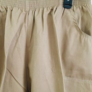 Woman’s New Capris, Havana